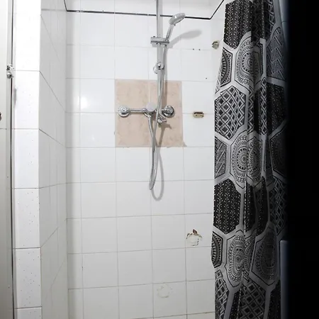 Posto Letto In Condivisa 招待所 *