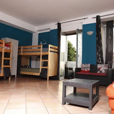 Appartamento Con Stanze Condivise Vendégház